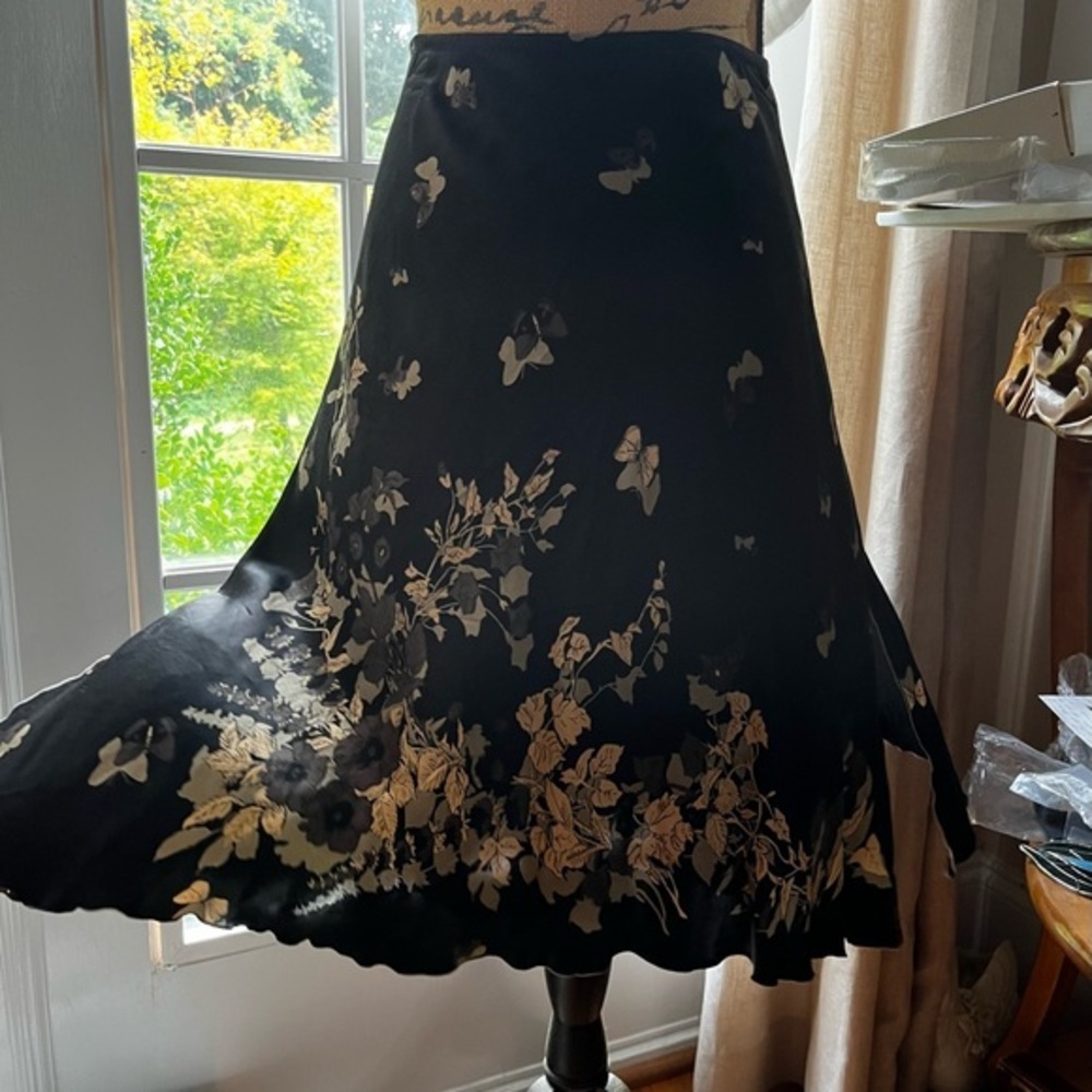 Elegant Black Floral butterfly Skirt - Picture 2 of 16